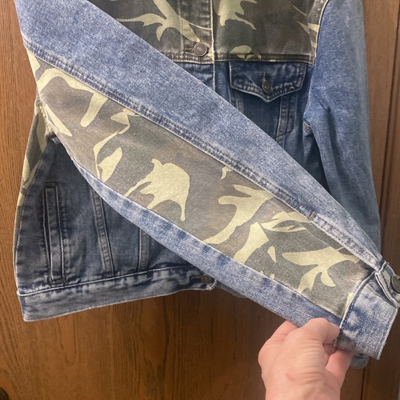 KanCan Jean Jacket with Camo - Picture 4 of 6